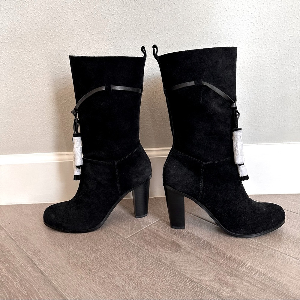 NWT - Suede boots